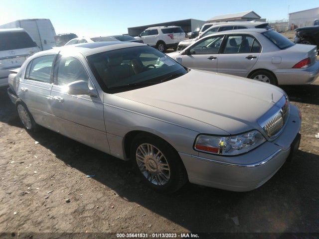 Lincoln Town Car Signature Limited 2006 1LNHM82V56Y645439 main image