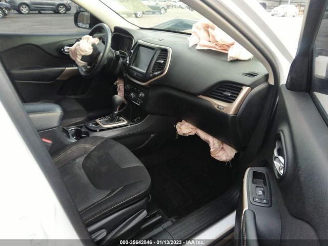 1C4PJLCB3HW669009 Jeep Cherokee