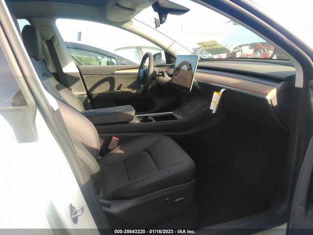 2022 Tesla Model Y, VIN: 7SAYGDEE7NA014500
