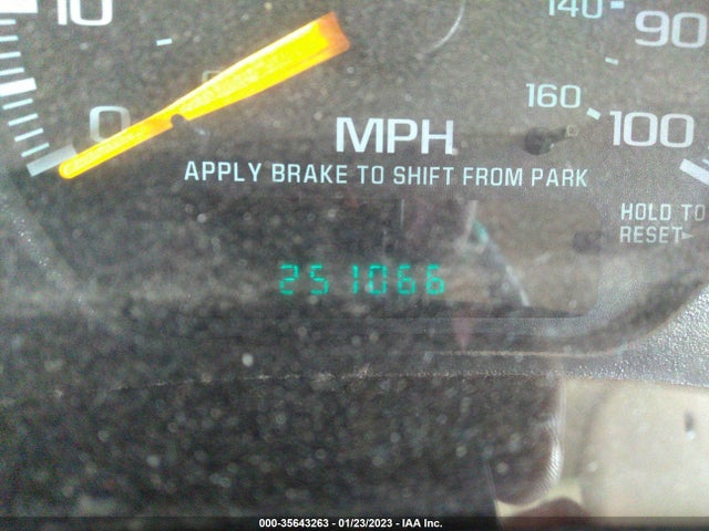 GMC YUKON XL 2001 3GKFK16T11G124680 Image 8