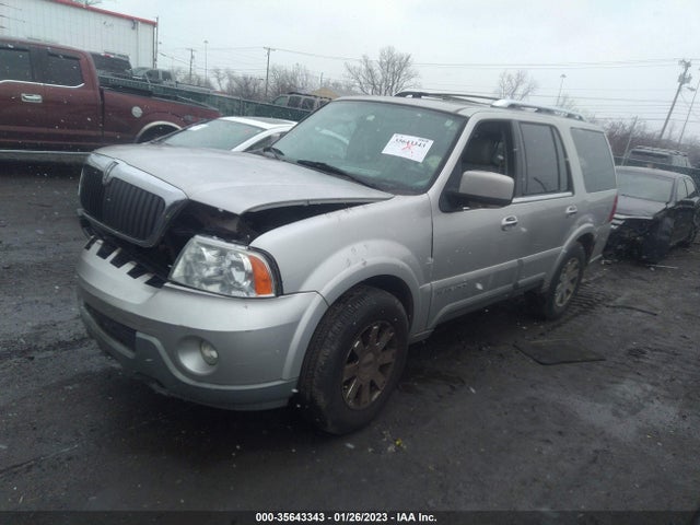 Lincoln Navigator 2004 5LMFU28R84LJ14810 Image 2