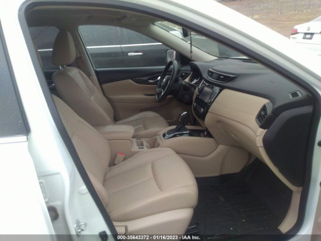 JN8AT2MV3HW260984 Nissan Rogue Sl