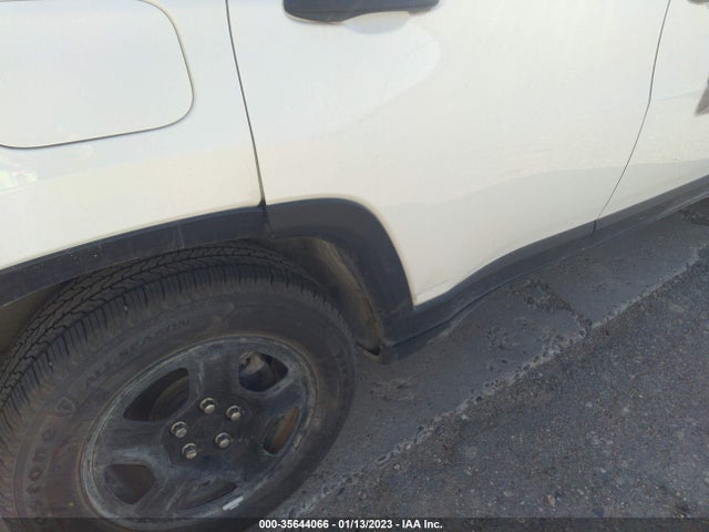 2018 Jeep Compass, VIN: 3C4NJCAB2JT136879