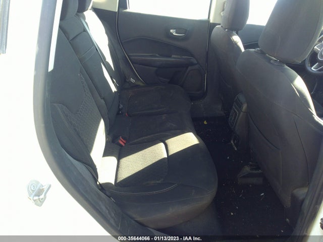 2018 Jeep Compass, VIN: 3C4NJCAB2JT136879