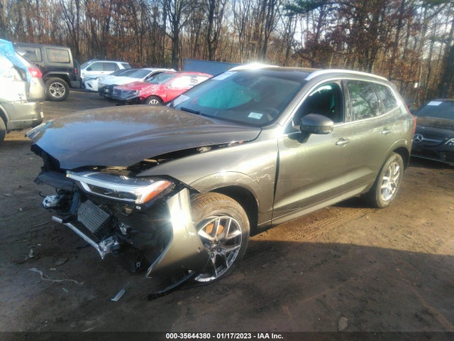 Volvo Xc60 Momentum 2018 YV4102RK4J1036173 Image 2