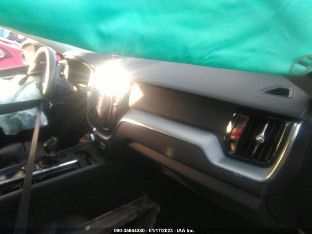Volvo Xc60 Momentum 2018 YV4102RK4J1036173 Image 6