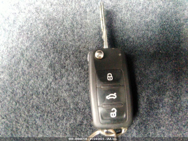 2017 Volkswagen Beetle, VIN: 3VW517AT8HM808266