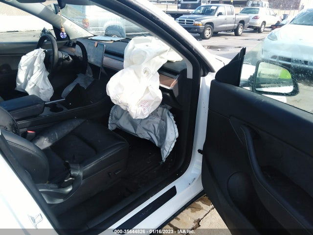 2022 Tesla Model Y, VIN: 7SAYGDEF6NF382436