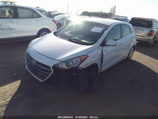 Hyundai ELANTRA GT 2016 KMHD35LH5GU262926 Image 2