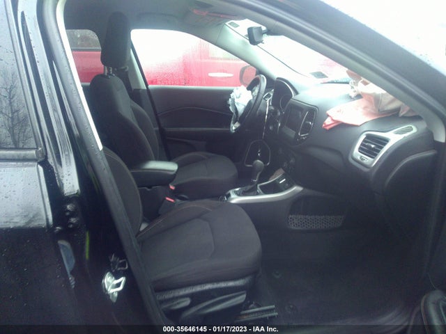 2018 Jeep Compass, VIN: 3C4NJCAB9JT465983