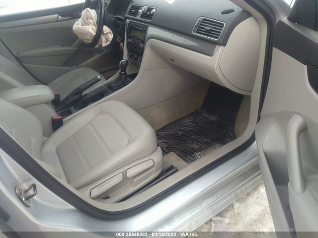 1VWAT7A3XFC002291 Volkswagen Passat 1.8t Wolfsburg Ed