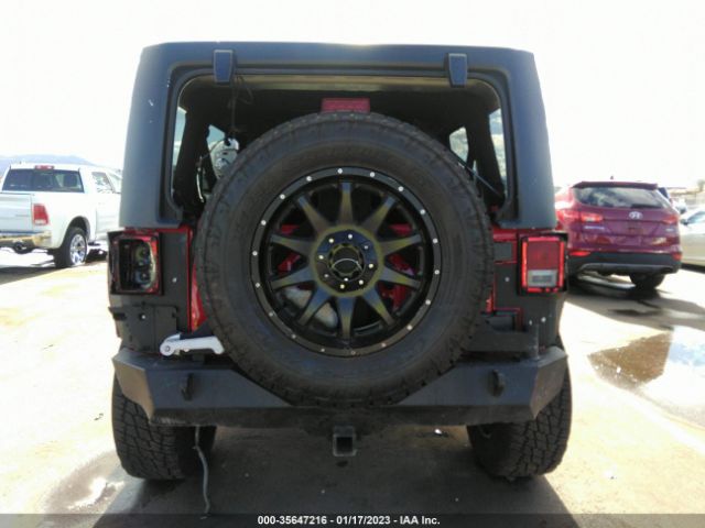 1C4BJWEG2EL126316 Jeep Wrangler Unlimited Sahara