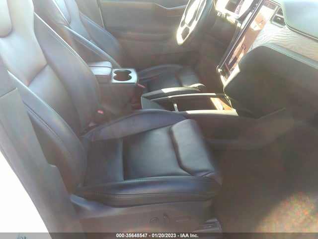2021 Tesla Model X, VIN: 5YJXCBE24MF320652