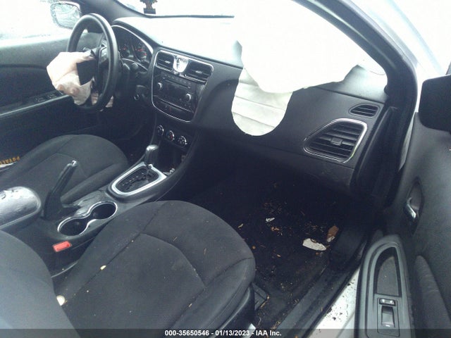 Chrysler 200 LX 2014 1C3CCBAB4EN213046 Image 5