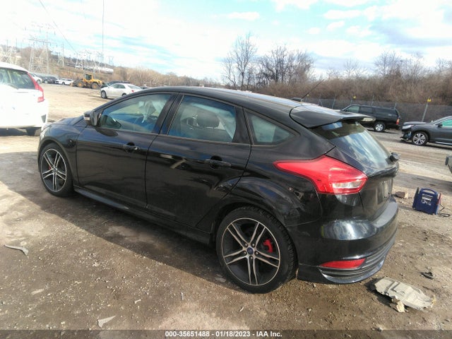 2016 Ford Focus, VIN: 1FADP3L90GL371621