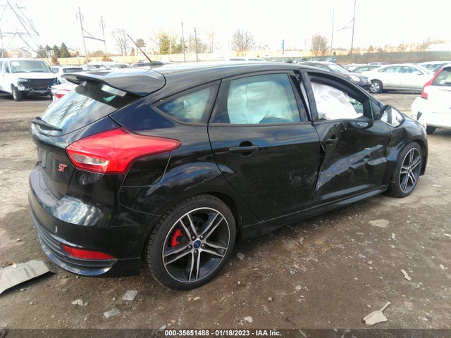 2016 Ford Focus, VIN: 1FADP3L90GL371621