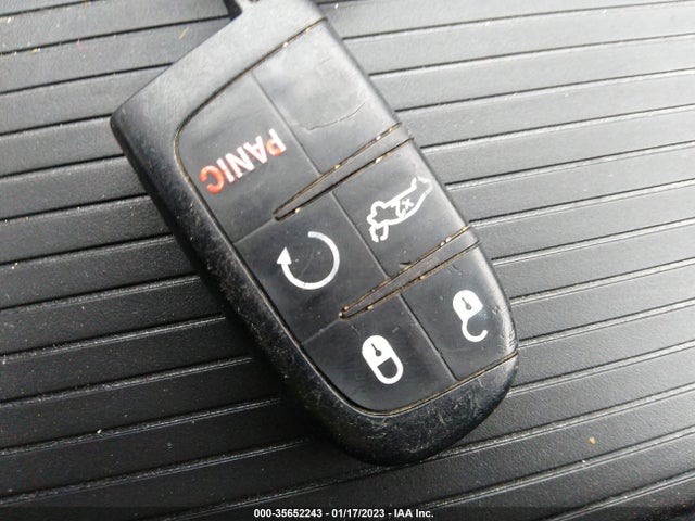 Chrysler 300 Limited 2011 2C3CA5CG1BH546812 Image 3