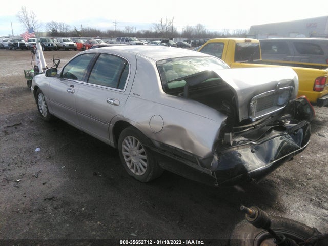 Lincoln Town Car Executive 2003 1LNHM81W23Y684821 Image 4