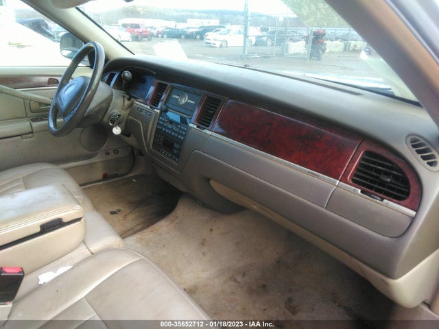 Lincoln Town Car Executive 2003 1LNHM81W23Y684821 Image 6