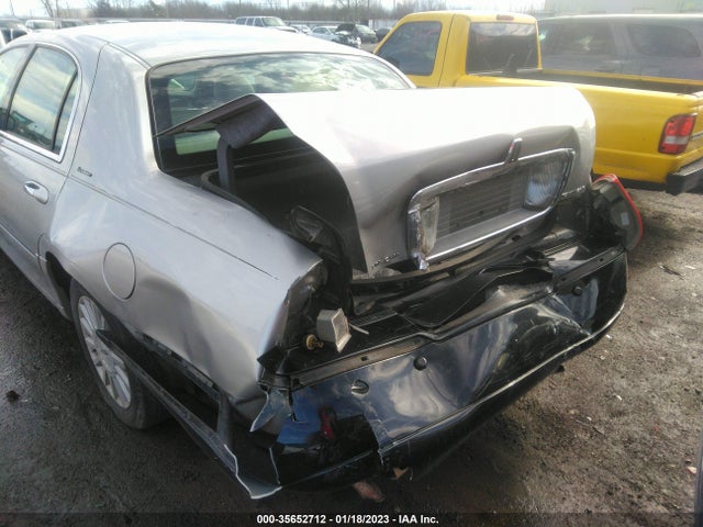 Lincoln Town Car Executive 2003 1LNHM81W23Y684821 Image 7