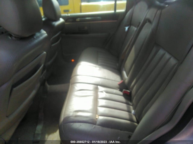 Lincoln Town Car Executive 2003 1LNHM81W23Y684821 Image 9
