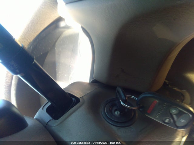 1998 HONDA ACCORD SDN EX VIN: 1HGCG5657WA028505