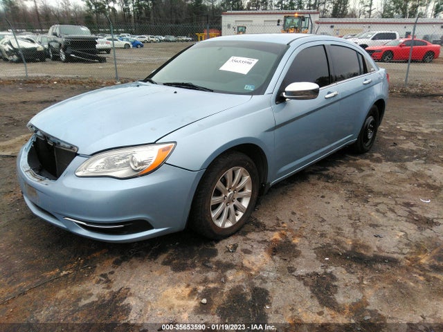 Chrysler 200 Touring 2013 1C3CCBBB8DN624401 Image 2