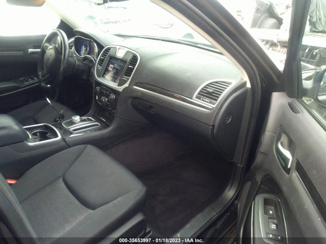 2018 Chrysler 300, VIN: 2C3CCAAG2JH331881