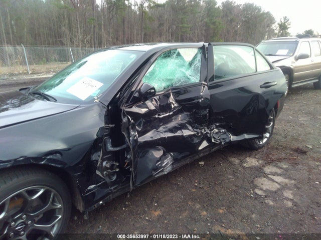 2018 Chrysler 300, VIN: 2C3CCAAG2JH331881