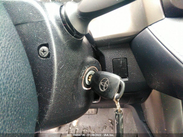 Toyota RAV4 LE 2018 JTMBFREV2JJ184160 Image 3