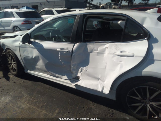 2021 Toyota Camry, VIN: 4T1G11AK7MU520000