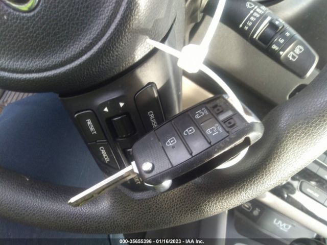 KNDMB5C16F6057810 KIA SEDONA LX