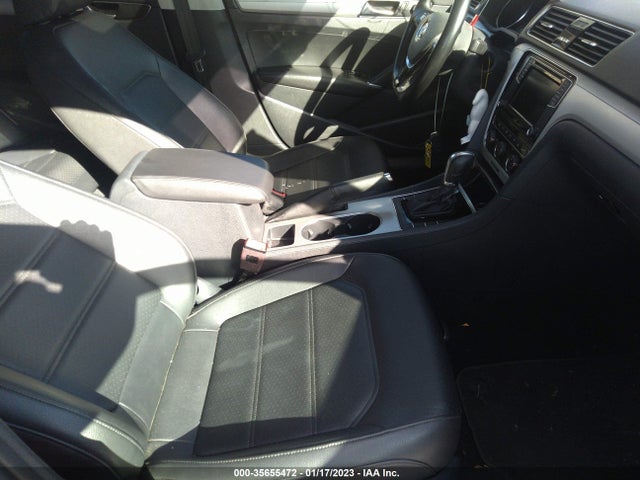 1VWLA7A33KC012136 Volkswagen Passat 2.0t Wolfsburg Edition