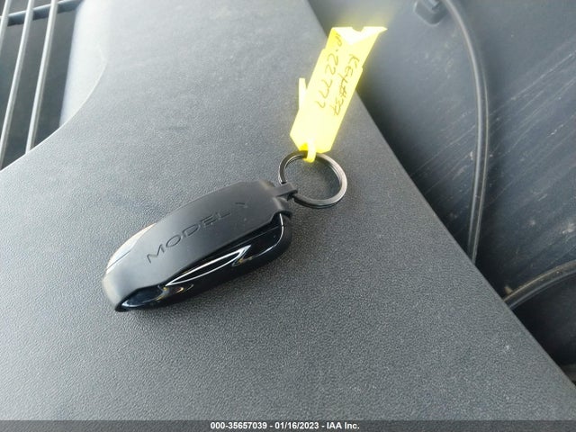 2021 Tesla Model Y, VIN: 5YJYGAEE2MF260674