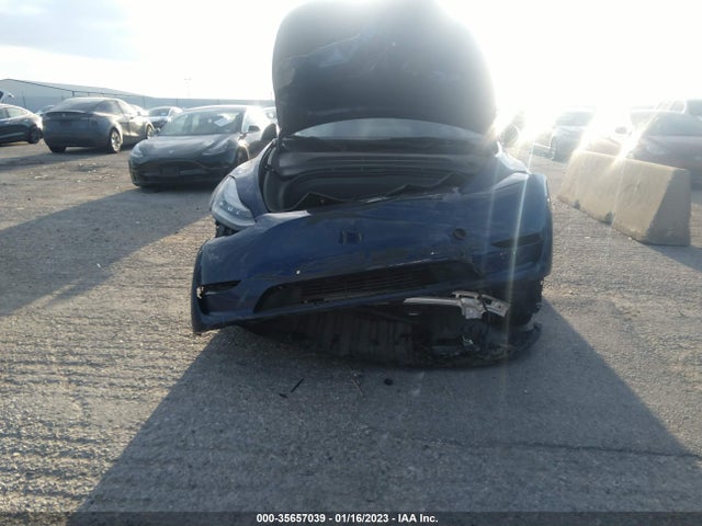 2021 Tesla Model Y, VIN: 5YJYGAEE2MF260674