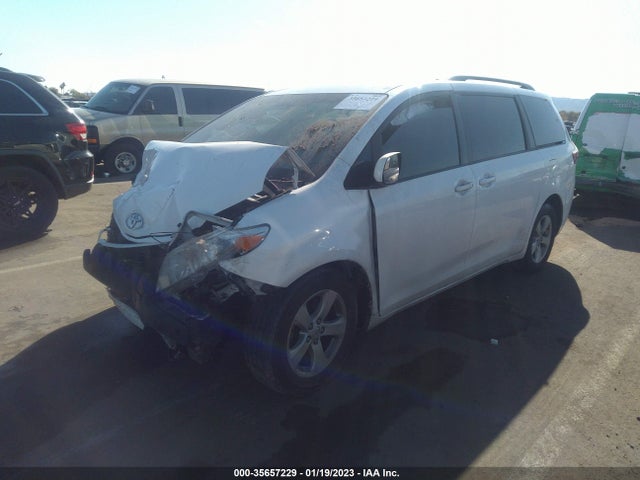 Toyota Sienna Le 8 Passenger 2016 5TDKK3DC2GS726880 Image 2