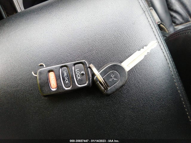 Mitsubishi Montero Ltd/20th Anniv 2003 JA4NW51S93J028910 Image 3