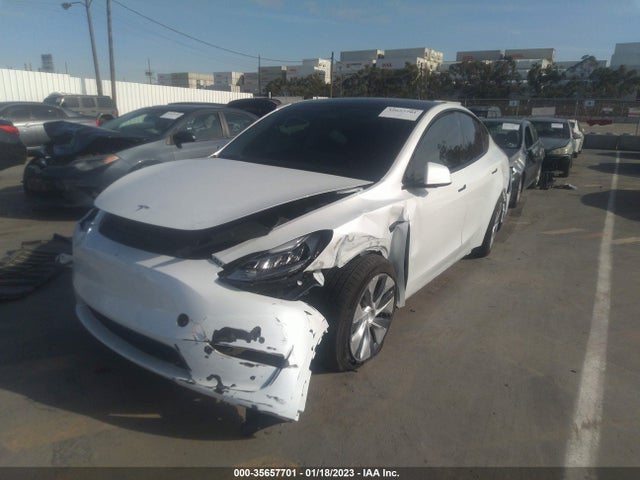 Tesla Model Y Long Range 2021 5YJYGDEE7MF214792 Image 2