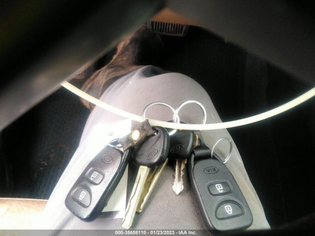 5XYKTDA18BG058661 KIA SORENTO LX