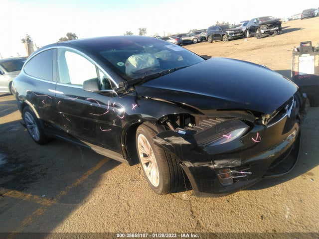 2020 Tesla Model X, VIN: 5YJXCBE24LF304336