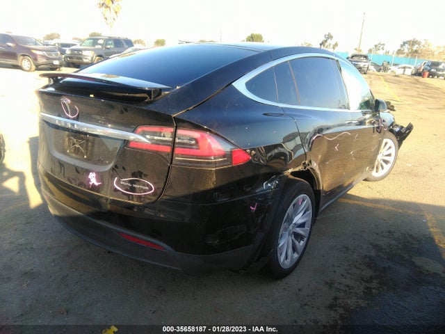 2020 Tesla Model X, VIN: 5YJXCBE24LF304336