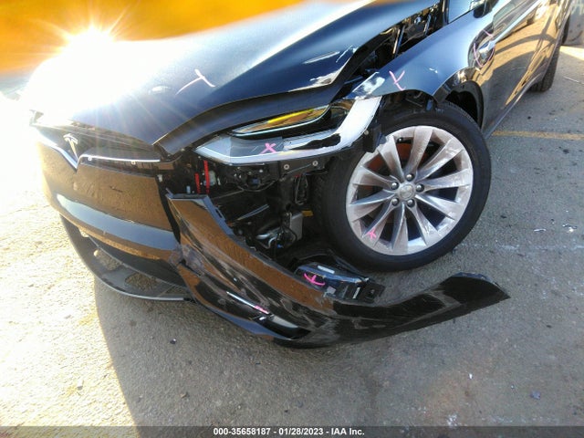 2020 Tesla Model X, VIN: 5YJXCBE24LF304336