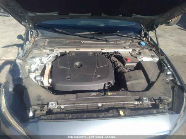 7JRA22TM3KG017072 Volvo S60 R-design