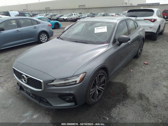 7JRA22TM3KG017072 Volvo S60 R-design