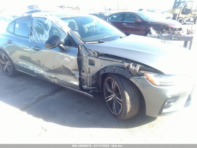 7JRA22TM3KG017072 Volvo S60 R-design