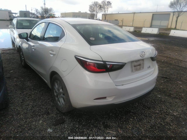 3MYDLBZV3GY141987 Scion IA