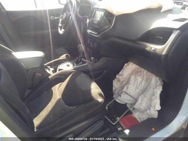 1C4PJLAB5FW637131 Jeep Cherokee Sport