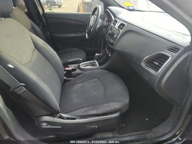 1C3CCBAB5EN146585 Chrysler 200 LX