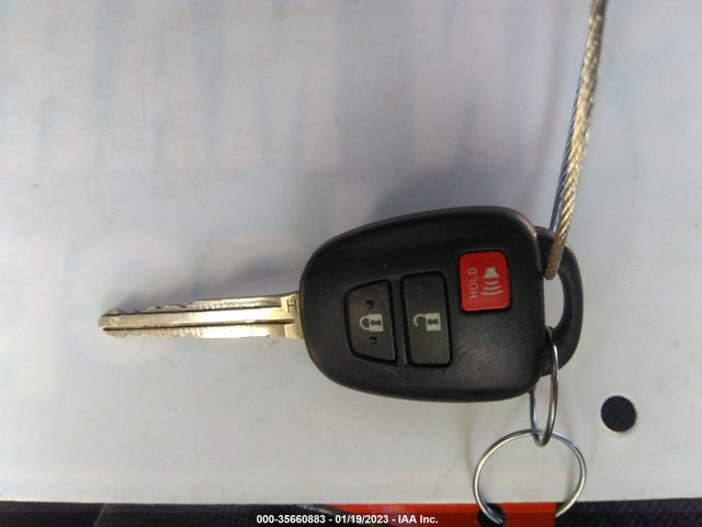 2017 Toyota RAV4, VIN: JTMZFREV6HJ703445