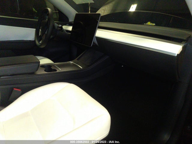 2021 Tesla Model Y, VIN: 5YJYGDEF6MF270523